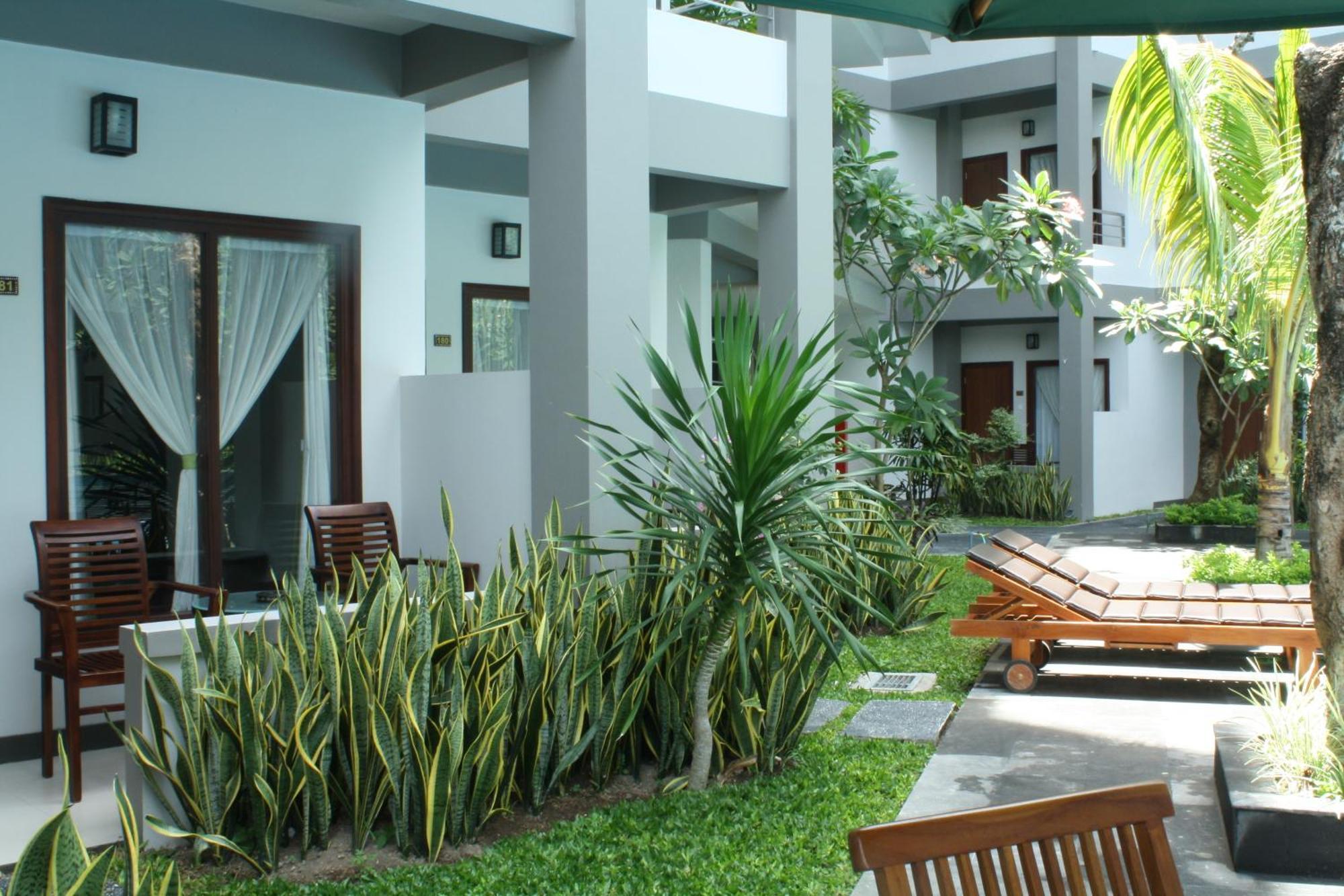 Lombok Garden Hotel Матарам Экстерьер фото