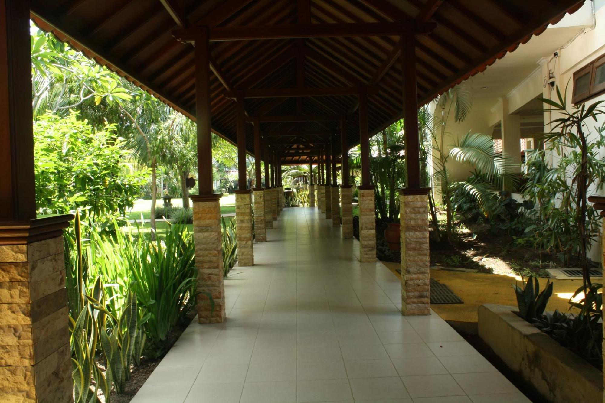 Lombok Garden Hotel Матарам Экстерьер фото