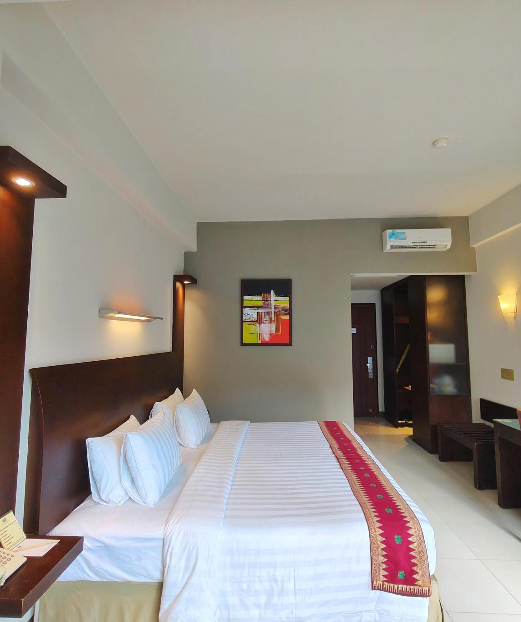Lombok Garden Hotel Матарам Экстерьер фото