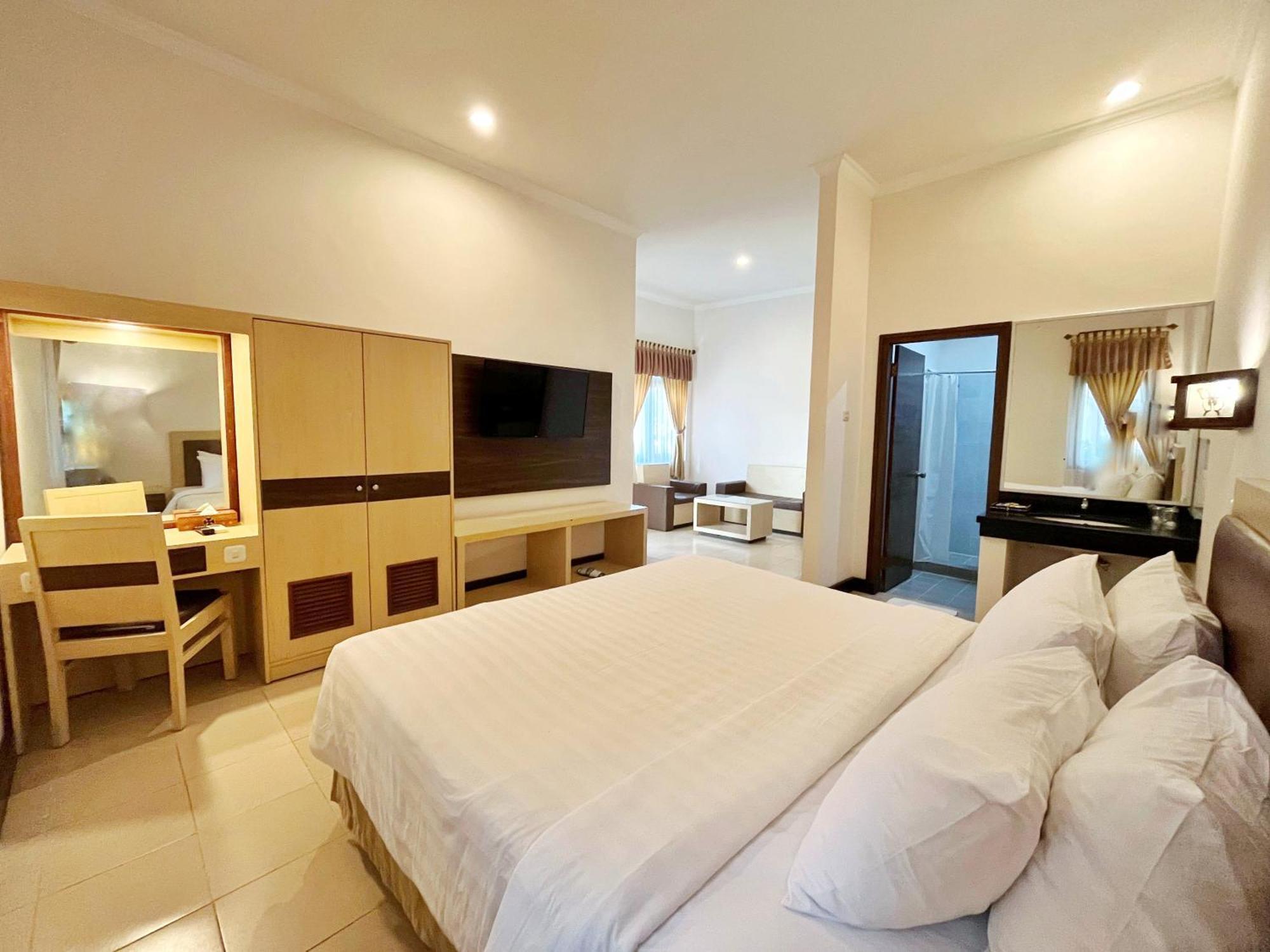 Lombok Garden Hotel Матарам Экстерьер фото