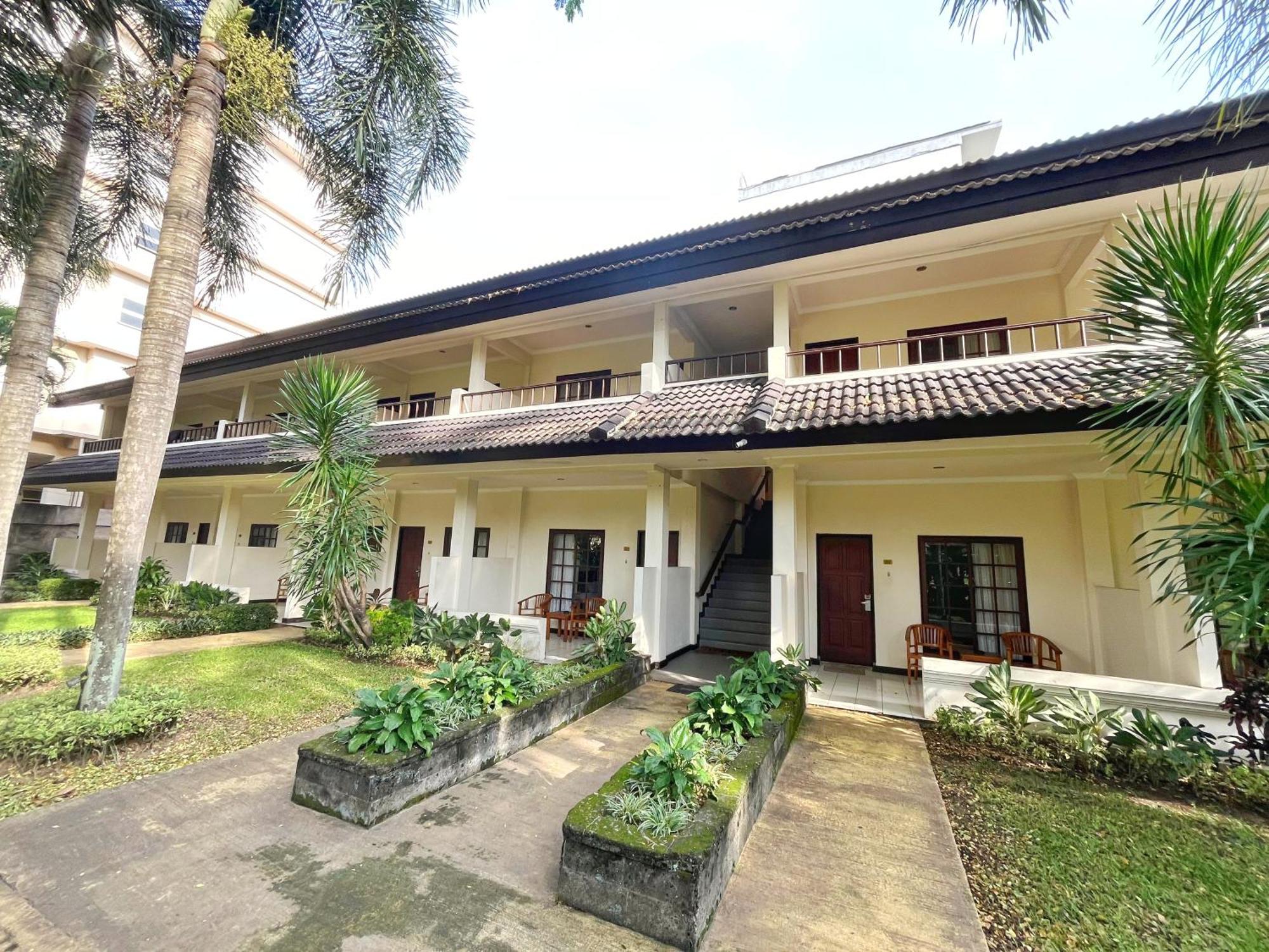 Lombok Garden Hotel Матарам Экстерьер фото
