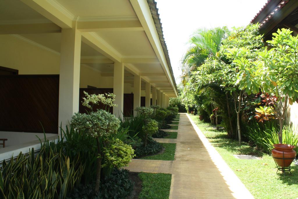 Lombok Garden Hotel Матарам Экстерьер фото